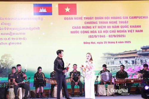 Đoàn nghệ thuật Quân đội Hoàng gia Campuchia biểu diễn tại Đồng Nai