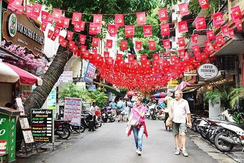 Yêu nước bằng sắc đỏ