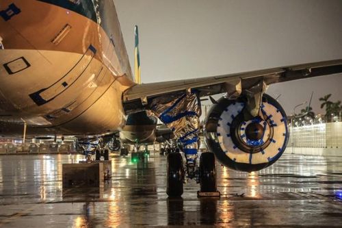 Tạm đóng cửa 2 sân bay, hủy nhiều chuyến bay do ảnh hưởng bão số 5