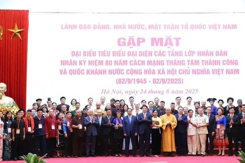 Phó Bí thư Tỉnh ủy, Chủ tịch Ủy ban MTTQ Việt Nam tỉnh Lào Cai Giàng Thị Dung dự Hội nghị gặp mặt đại biểu tiêu biểu đại diện các tầng lớp Nhân dân cả nước