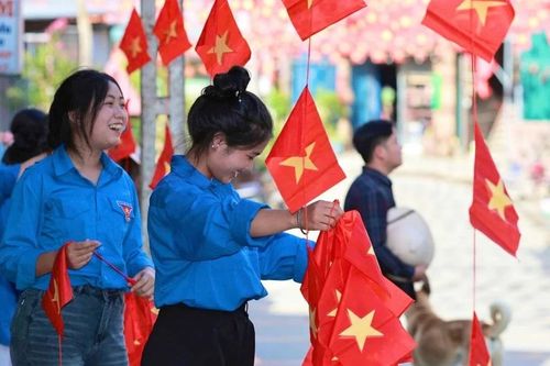 Xã Tả Van, phường Cầu Thia thực hiện công trình chào mừng Quốc khánh và đại hội đảng các cấp
