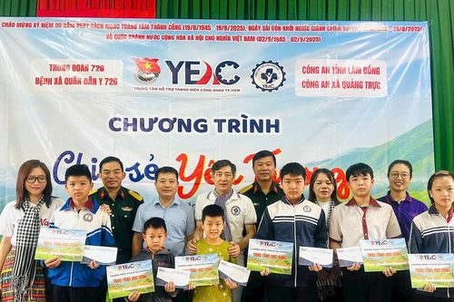 Chương trình 'Chia sẻ yêu thương năm 2025' tại xã Quảng Trực
