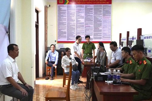 Công an Đồng Hới: Nỗ lực thực hiện cấp đổi thẻ đảng viên gắn chip
