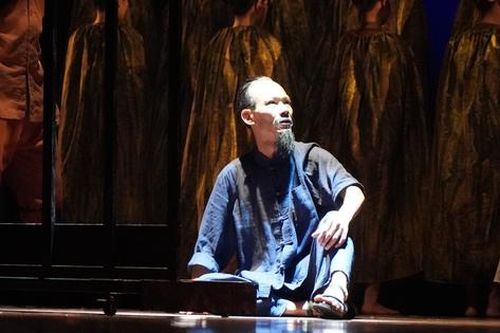 Nhà hát Kịch Việt Nam thay đổi lịch biểu diễn miễn phí vở 'Người đi dép cao su'