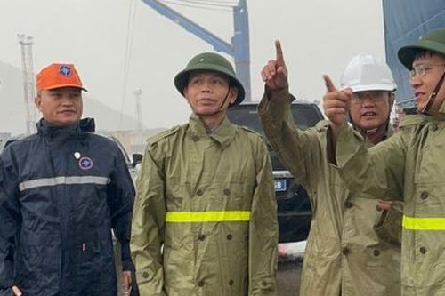 Nhiều cảng biển dừng làm hàng, hỗ trợ tàu thuyền tránh bão số 5