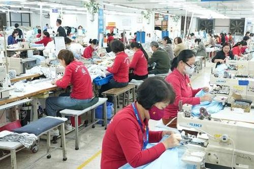 Doanh nghiệp trước bài toán điện: Cắt giảm hay đầu tư tiết kiệm?