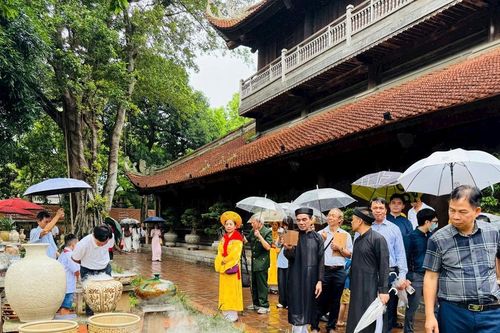 Giới thiệu 'Tình đất và gốm' Bát Tràng tại Văn Miếu - Quốc Tử Giám