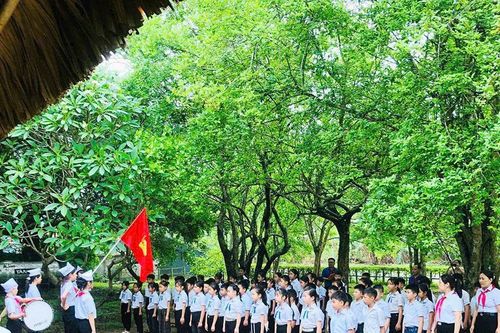 Giáo dục truyền thống trên quê hương cách mạng