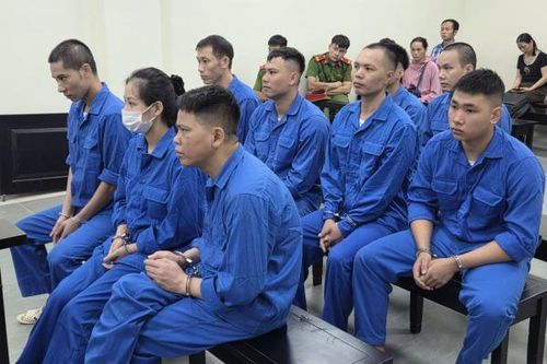 Ba cha con bị phạt hơn 17 năm tù vì màn đánh ghen bằng tuýp sắt và axit