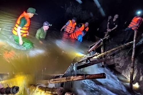 Ứng phó khẩn cấp bão số 5 và mưa lũ với tinh thần chủ động cao nhất