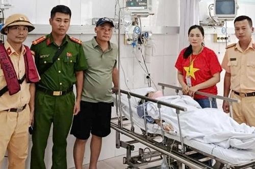 Cảnh sát đường thủy cứu sống người phụ nữ nhảy cầu Bính