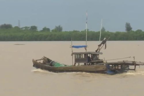 Các tỉnh miền Trung di chuyển tàu thuyền tránh trú an toàn
