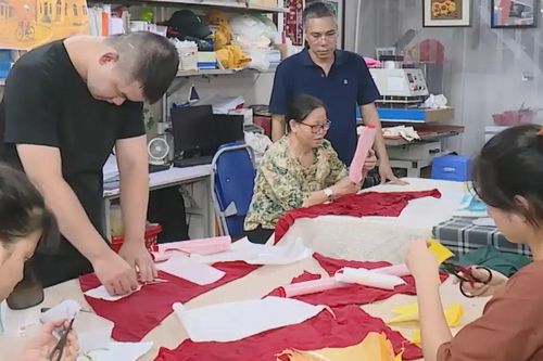 Những người thợ khuyết tật 'viết tiếp câu chuyện hòa bình'