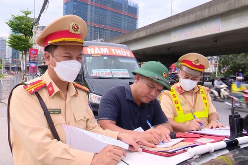 CSGT ứng trực 70 điểm nóng giao thông Thủ đô