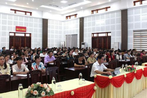 Bồi dưỡng chính trị hè cho 160 cán bộ quản lý, giáo viên, nhân viên