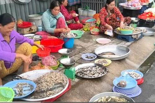 Lực lượng Công an xã giúp người dân vượt qua mùa nước nổi