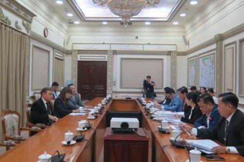 Xây dựng TPHCM thành trung tâm logistics quốc tế và cửa ngõ hàng hải trọng điểm