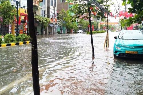 Bão số 5 gây mưa lớn, nhiều nơi tại Hưng Yên ngập nửa mét