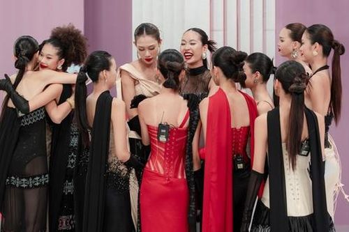 Uyên Đỗ và Hằng Ngô ngậm ngùi chia tay Vietnam's Next Top Model