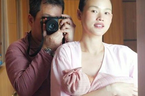 Người mẫu Tuyết Lan sinh con gái đầu lòng ở tuổi 35