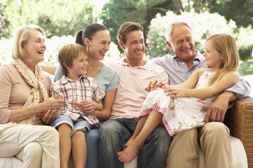 Muốn sống an yên bên con cháu: Người già thông minh sẽ làm 6 điều này!