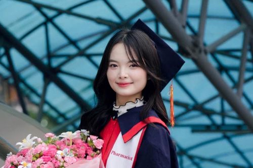 Nữ thủ khoa đầu ra Học viện Y - Dược học cổ truyền