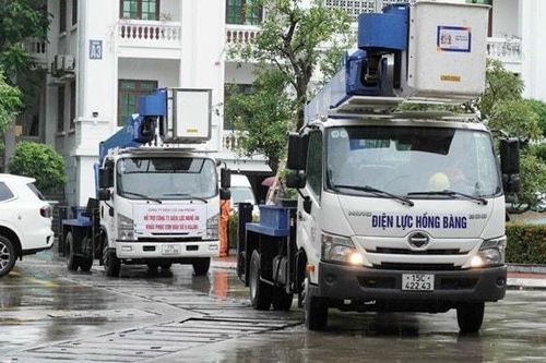 Hải Phòng: Thợ điện giỏi hỗ trợ Nghệ An khắc phục lưới điện sau bão số 5