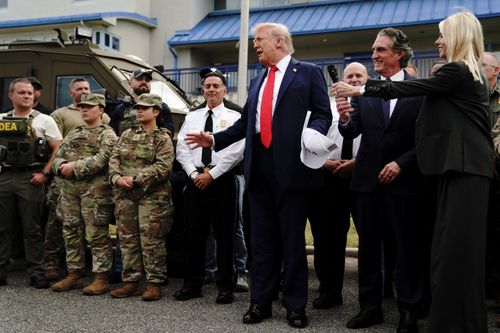 Cuộc khẩu chiến mới của ông Trump