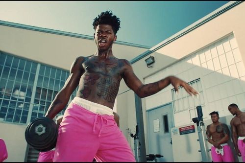 Lil Nas X đối diện án tù sau vụ khỏa thân ra đường