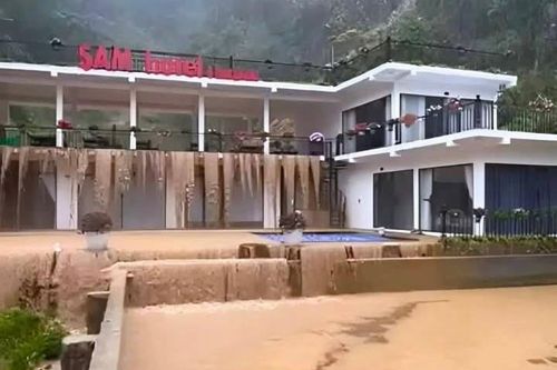 Khách sạn ở Lào Cai thành 'thác bùn' sau bão số 5