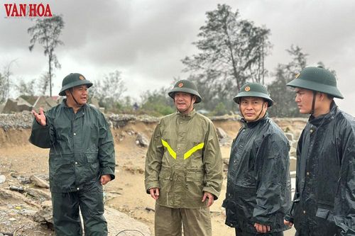 Hàng trăm chiến sĩ Bộ đội Biên phòng Hà Tĩnh giúp dân khắc phục sau bão