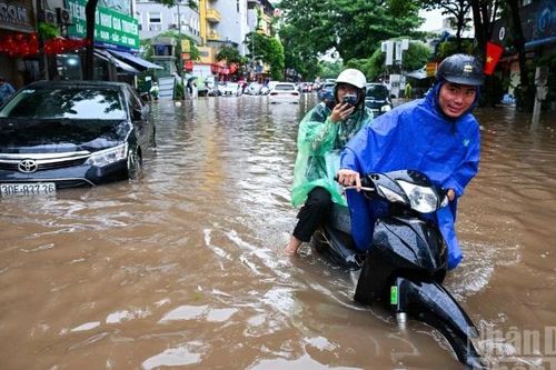 Theo dõi sát diễn biến lũ, vận hành an toàn hồ chứa, đê điều sau bão số 5