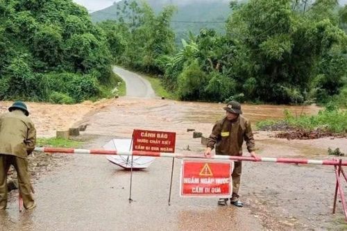 Phú Thọ khẩn trương di dời hàng trăm hộ dân đến nơi an toàn