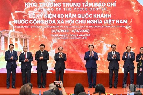Khai trương Trung tâm Báo chí và phát hành đặc biệt bộ tem bưu chính kỷ niệm 80 năm Quốc khánh