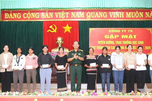 Công ty 75 (Binh đoàn 15) chú trọng công tác dân tộc, khuyến học và an sinh xã hội