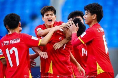 U.18 Việt Nam sang Hàn Quốc giao hữu với HLV mới