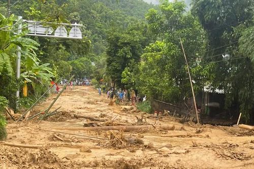 Thanh Hóa: Lũ về, sơ tán khẩn cấp hơn 100 hộ dân