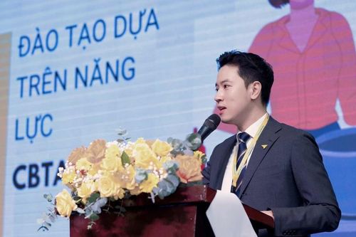 Giám đốc hãng hàng không vốn điều lệ 2600 tỷ đồng gây bão mạng