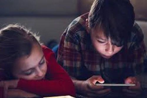 Sử dụng thiết bị điện tử, nguy cơ mắc rối loạn tim mạch?
