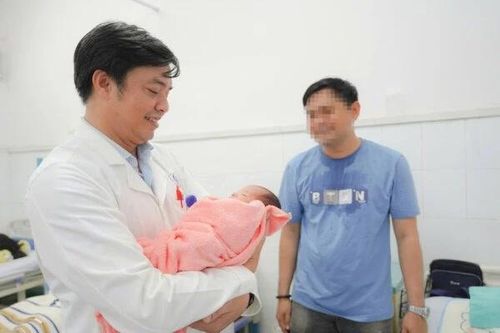 Giúp người phụ nữ mắc bệnh tắc nghẽn tĩnh mạch gan do bệnh hiếm sinh con
