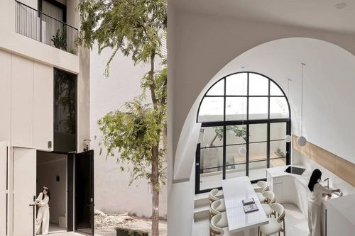 Nhà phố 3 tầng tối giản ngập sáng giữa đô thị