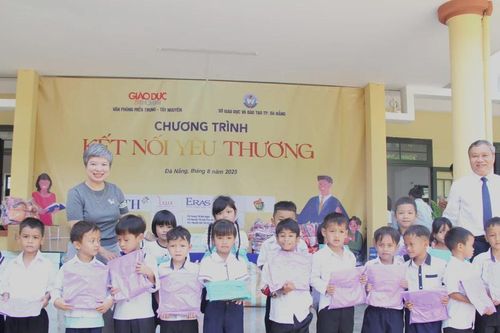'Kết nối yêu thương' chắp cánh ước mơ cho học sinh nghèo Đà Nẵng