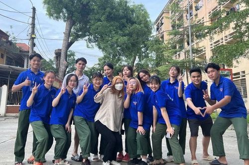 Từ học sinh miền núi trở thành thủ khoa đầu ra ngành Dược học