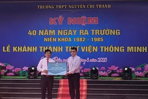NXB Giáo dục Việt Nam tặng hơn 1.000 sách cho Trường THPT Nguyễn Chí Thanh