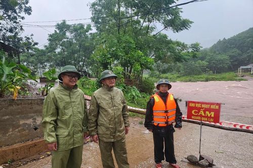 BĐBP tỉnh Quảng Trị tổ chức chốt chặn tại các điểm ngập sâu, cấm người và phương tiện qua lại