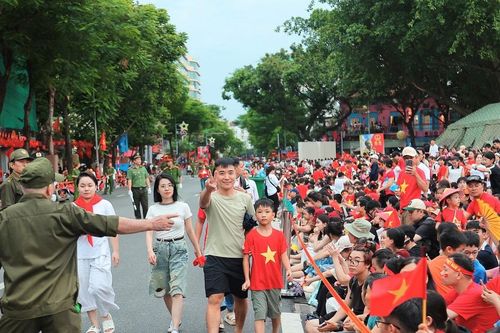 Người dân đi lại thế nào khi diễn ra sơ duyệt Lễ diễu binh, diễu hành A80?
