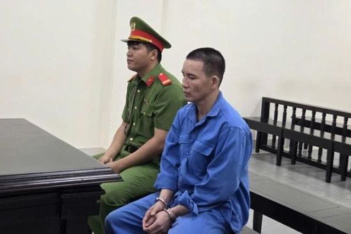 Thợ xây đâm chết quản lý công nhân sau cuộc tranh cãi chỗ ngủ với phụ nữ