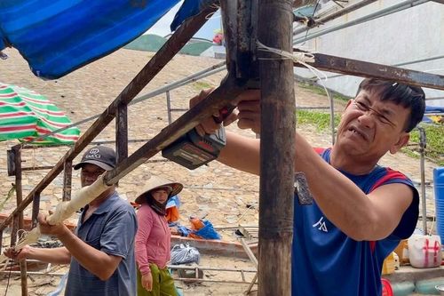 Cưỡng chế tháo dỡ hàng loạt lều quán dựng trái phép ven biển Mũi Né