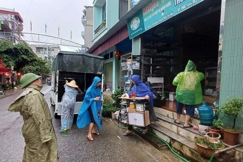Hà Nội di dời dân khỏi khu vực sạt lở đất