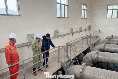 Nghệ An: Dùng máy nổ phát điện để tiêu, thoát lũ sau bão